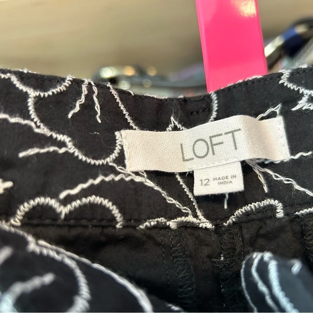 Loft Floral Black and White Women's Shorts size 12 EUC